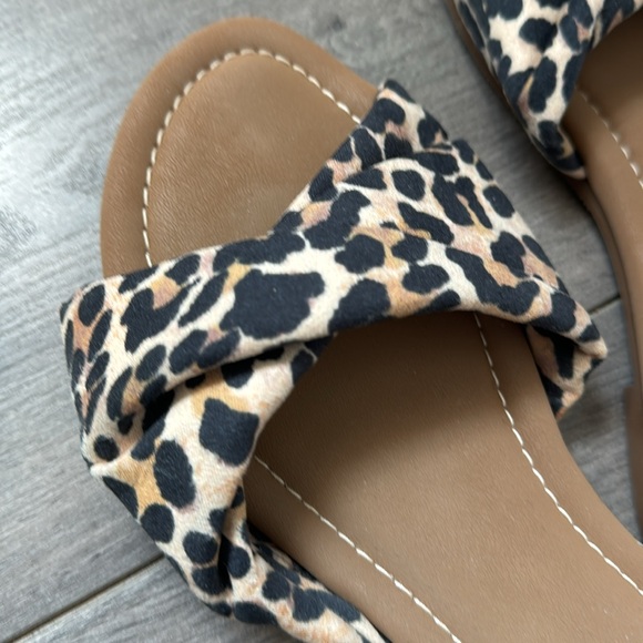 Adorable animal print shoes - Picture 2 of 3